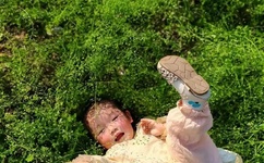 180斤男生摔伤腿体育老师背其去中考